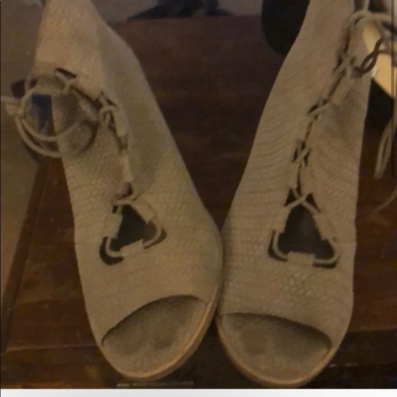 Eileen Fisher Vero Cuoio Slew Suede Bootie Natural Tan Lace Up Open Toe Size 9 - Picture 2 of 3